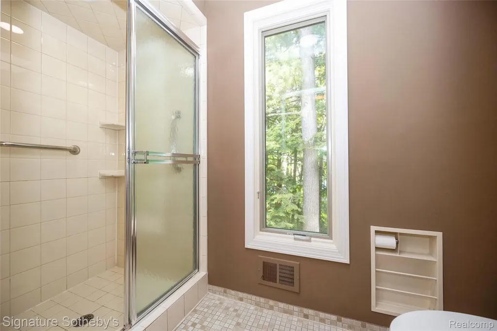 1897 Pine Ridge Lane Bloomfield Charter Township MI 48302