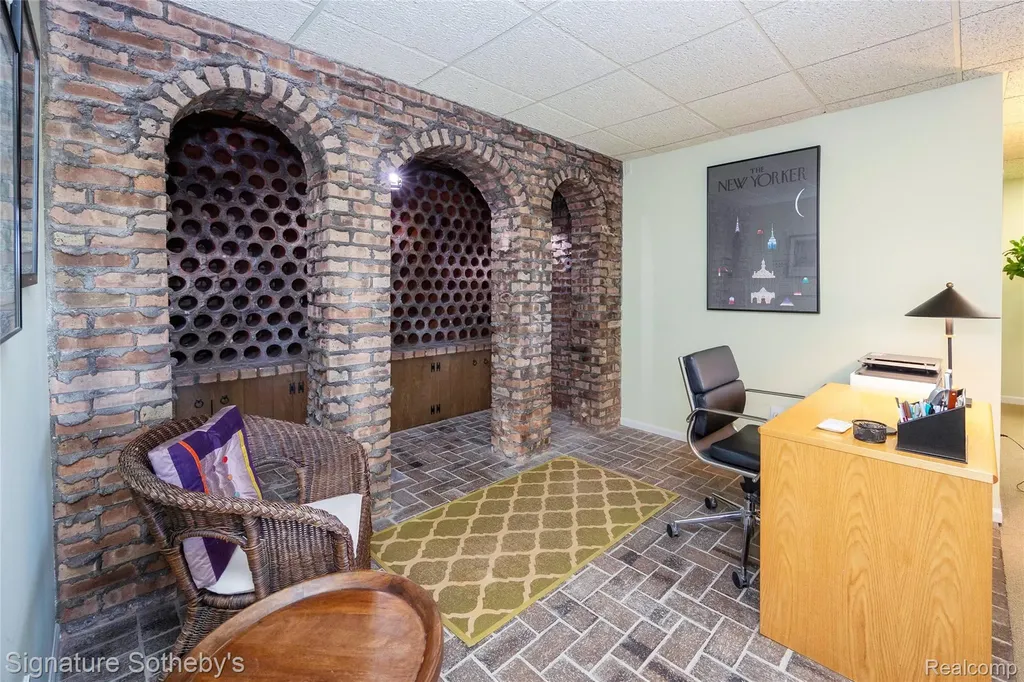 1897 Pine Ridge Lane Bloomfield Charter Township MI 48302