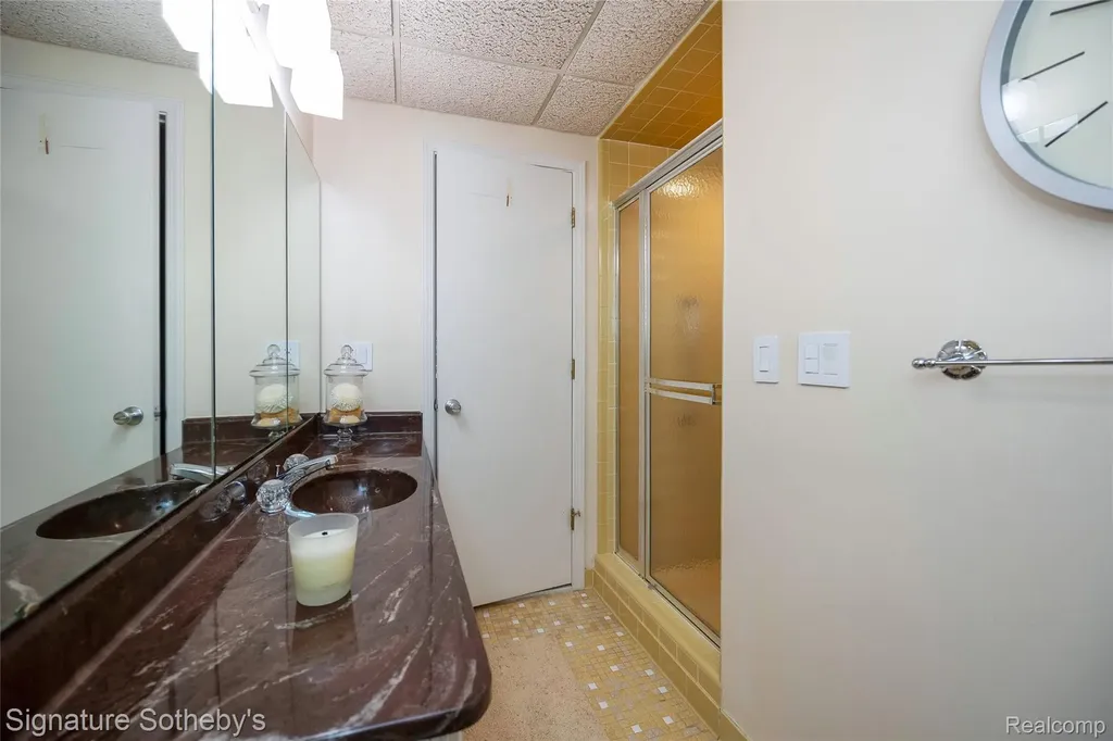 1897 Pine Ridge Lane Bloomfield Charter Township MI 48302
