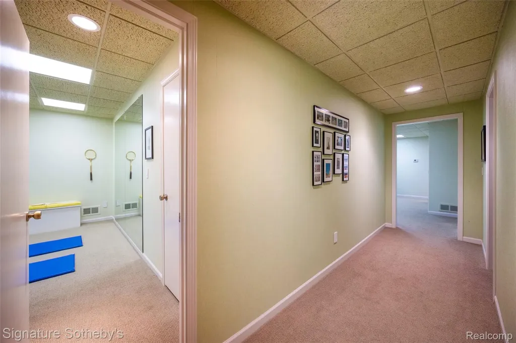1897 Pine Ridge Lane Bloomfield Charter Township MI 48302