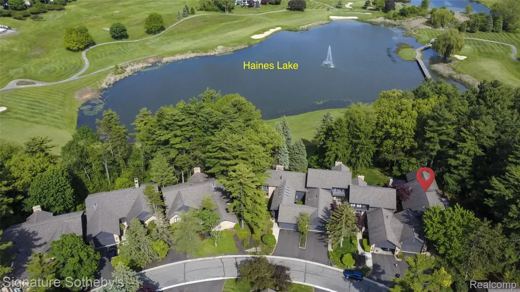 1897 Pine Ridge Lane Bloomfield Charter Township MI 48302