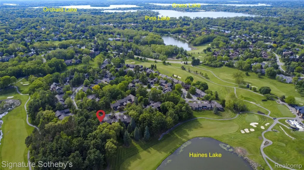 1897 Pine Ridge Lane Bloomfield Charter Township MI 48302