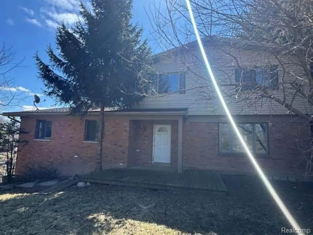 8190 Faussett Road Fenton City MI 48430