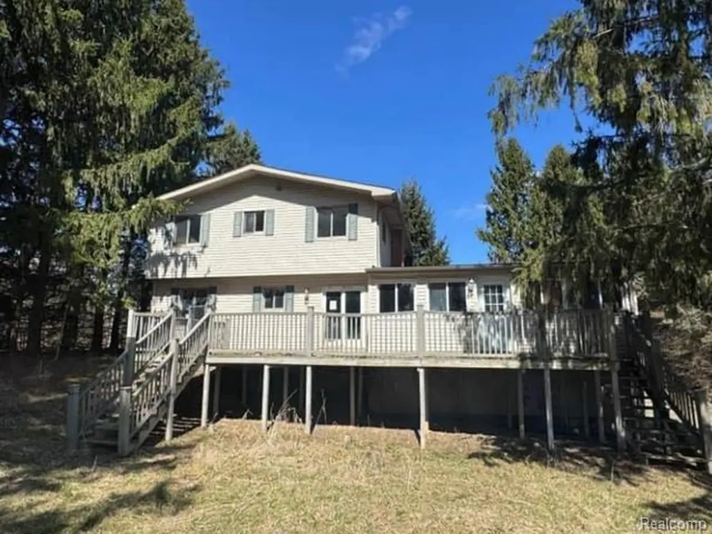 8190 Faussett Road Fenton City MI 48430