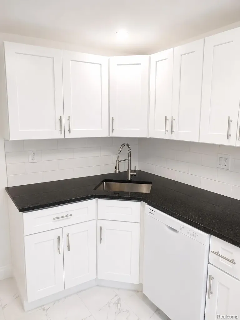 5157 Niagara Street Wayne City MI 48184