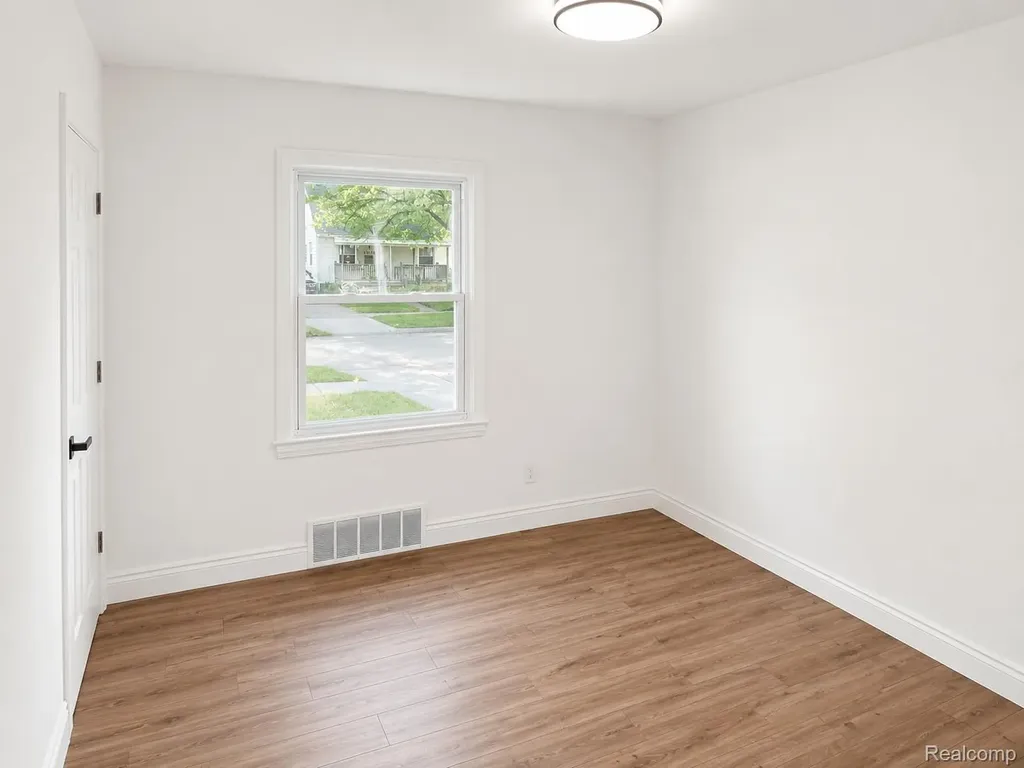 5157 Niagara Street Wayne City MI 48184