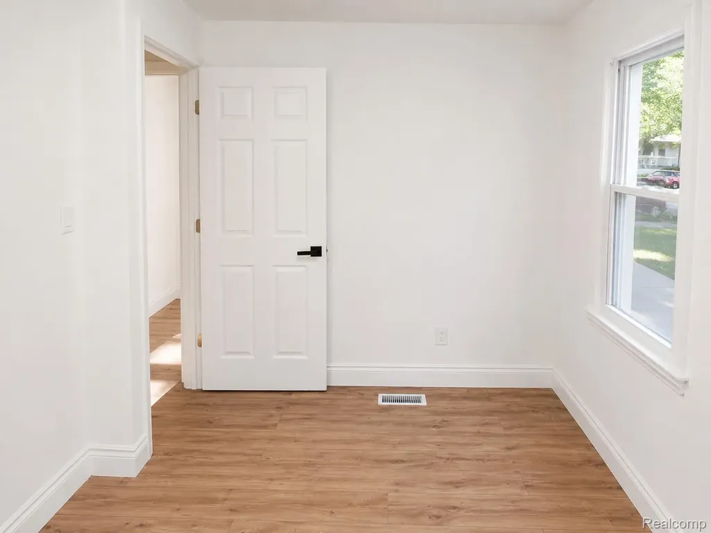 5157 Niagara Street Wayne City MI 48184