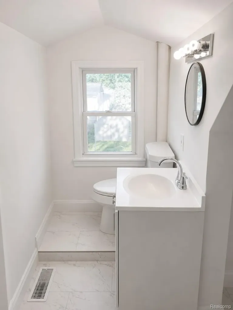5157 Niagara Street Wayne City MI 48184