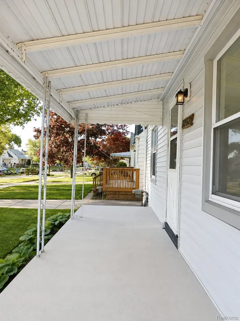 5157 Niagara Street Wayne City MI 48184