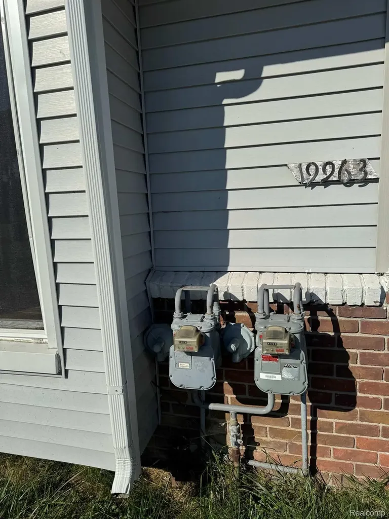 19961 Greenfield Road Detroit City MI 48235
