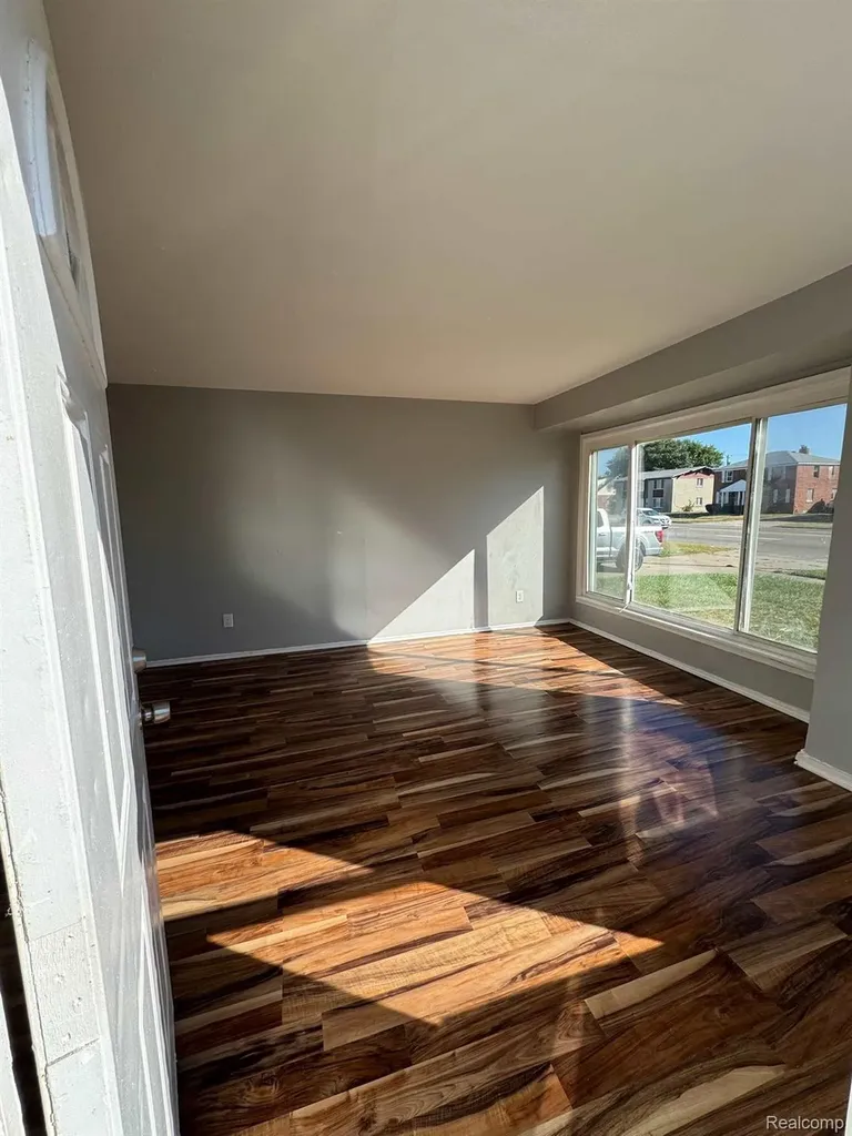 19961 Greenfield Road Detroit City MI 48235