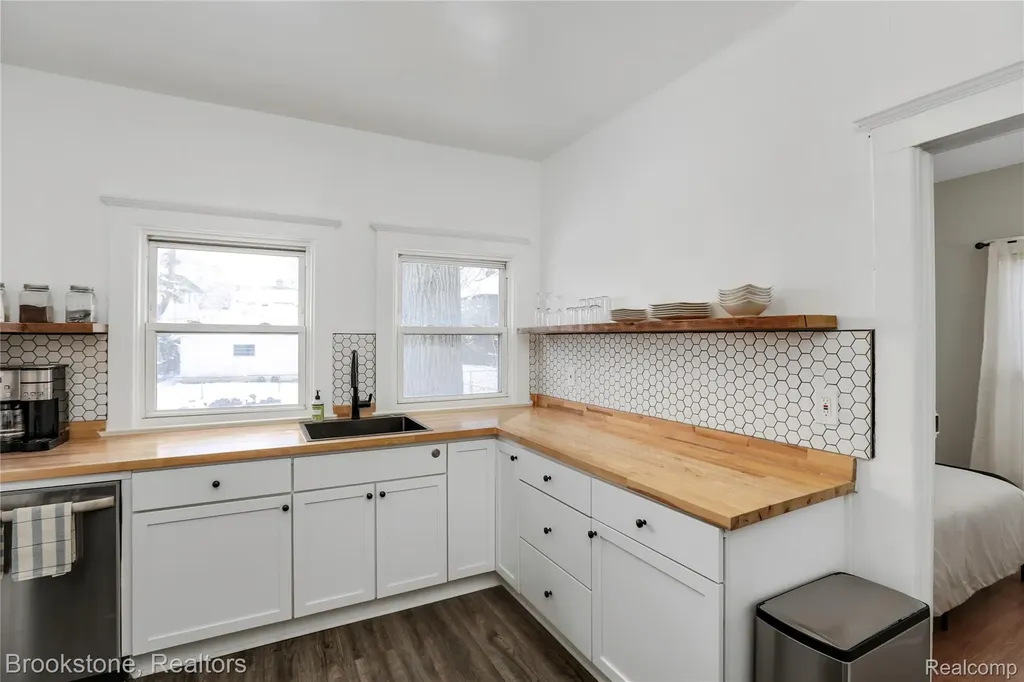 366 W Bennett Avenue Ferndale City MI 48220