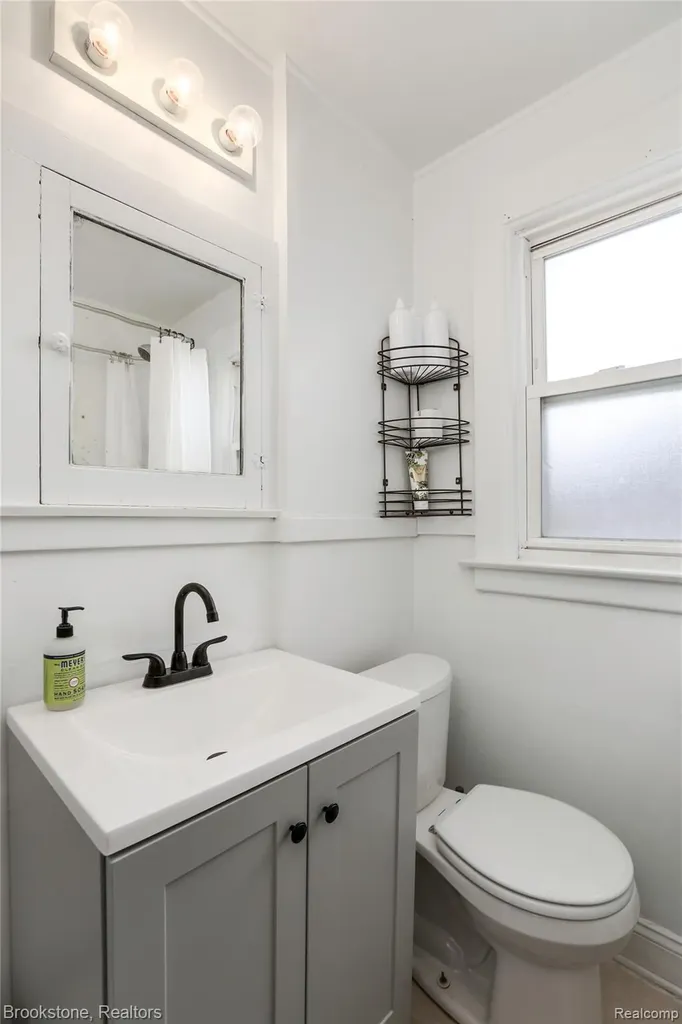 366 W Bennett Avenue Ferndale City MI 48220