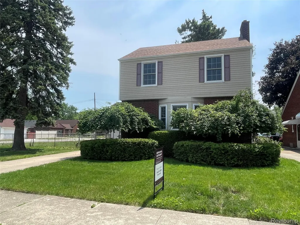 13203 Chestnut Street Southgate City MI 48195
