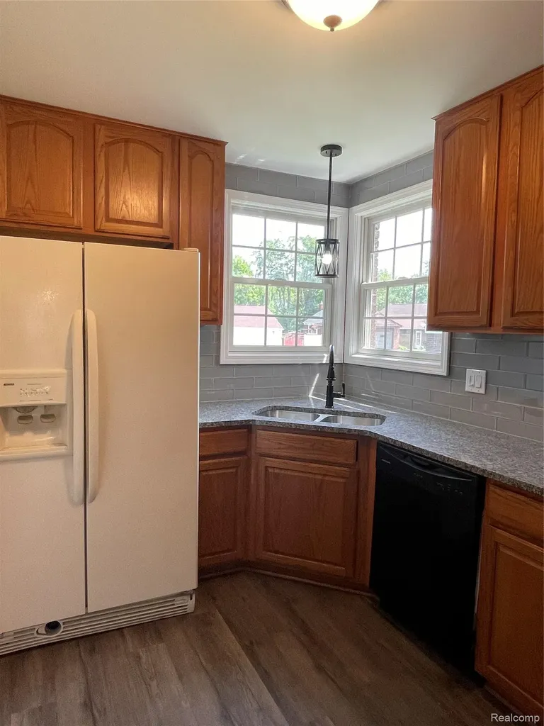 13203 Chestnut Street Southgate City MI 48195