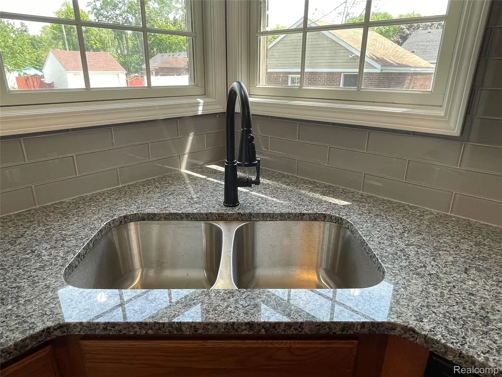 13203 Chestnut Street Southgate City MI 48195