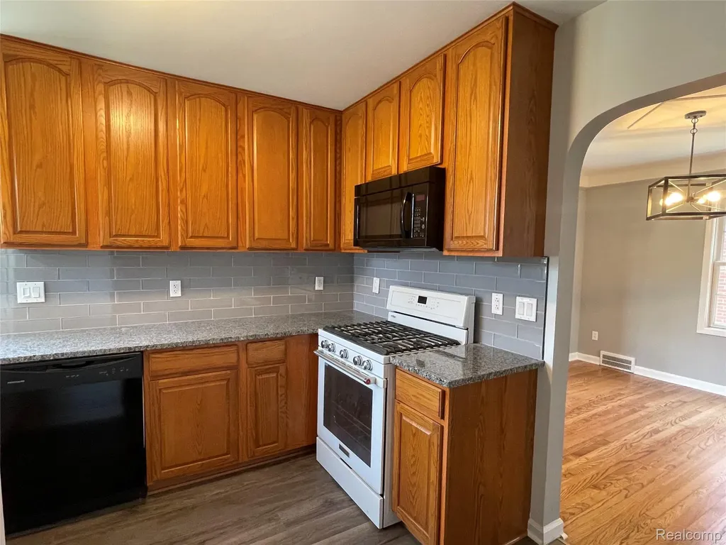 13203 Chestnut Street Southgate City MI 48195