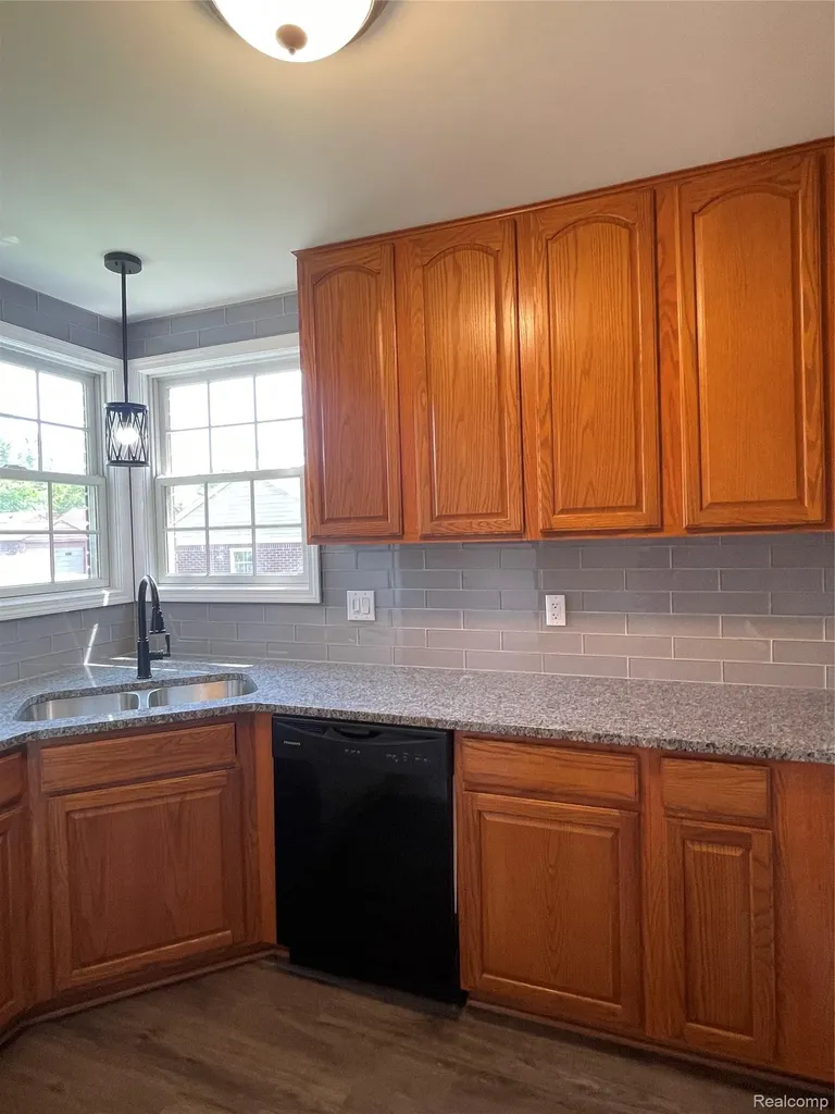 13203 Chestnut Street Southgate City MI 48195
