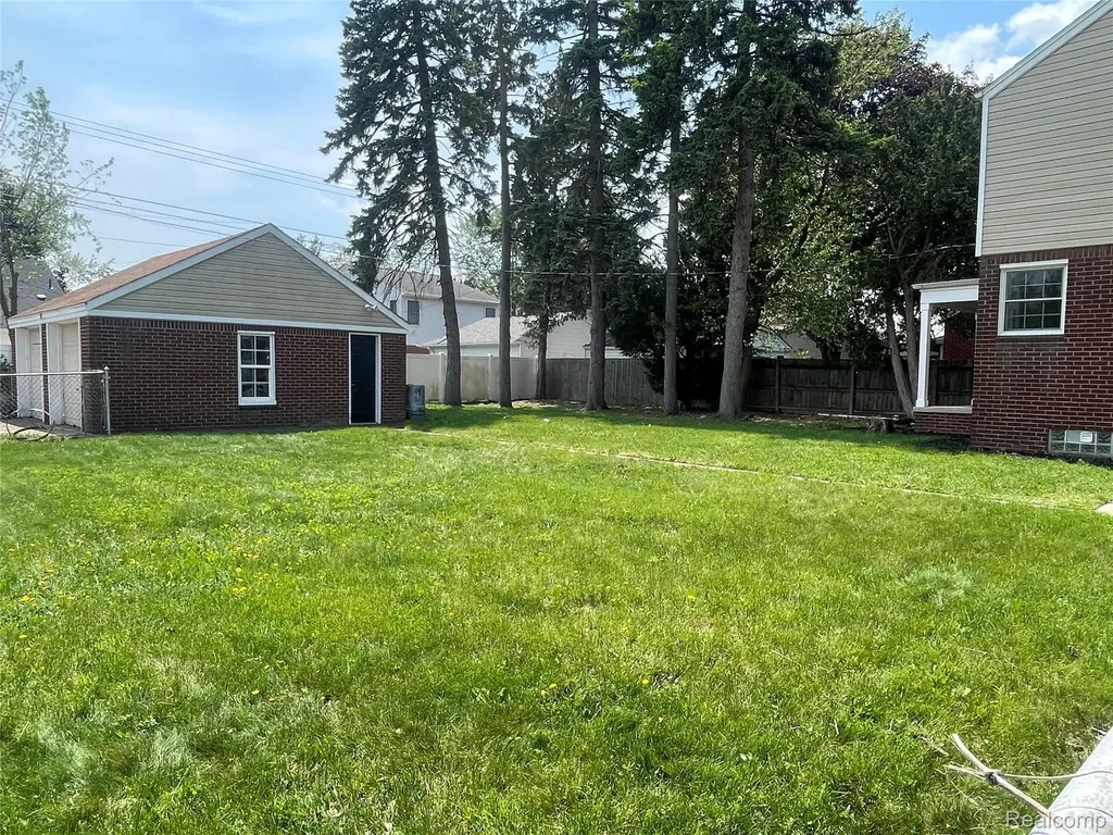 13203 Chestnut Street Southgate City MI 48195