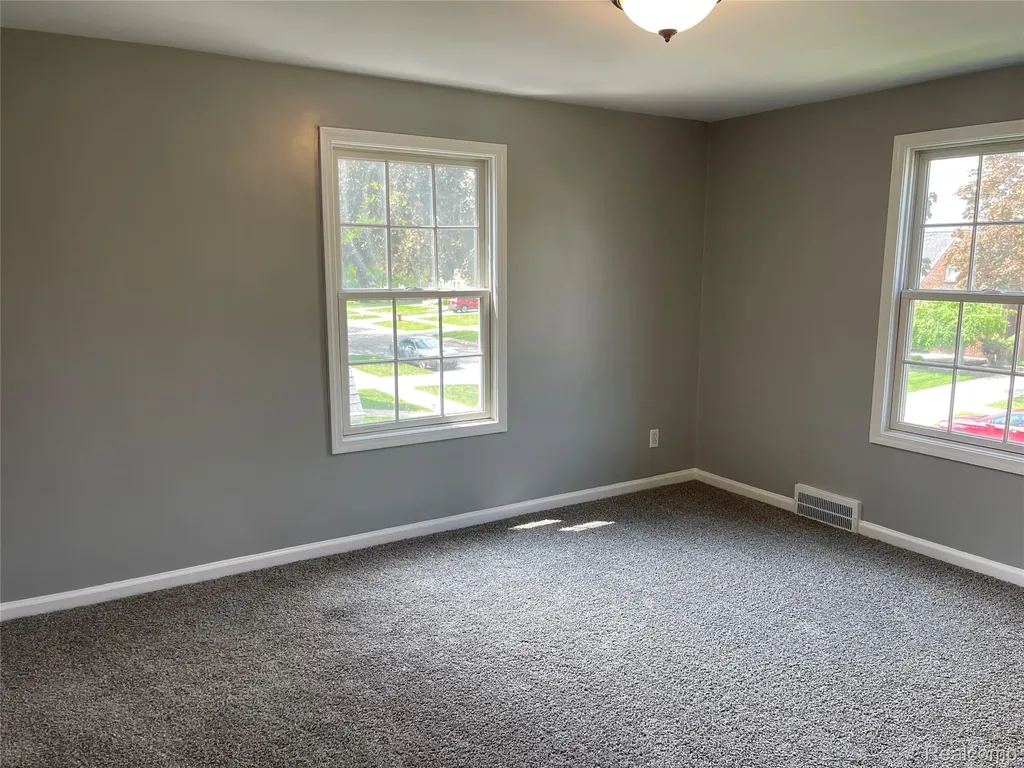 13203 Chestnut Street Southgate City MI 48195