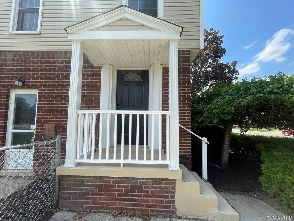 13203 Chestnut Street Southgate City MI 48195