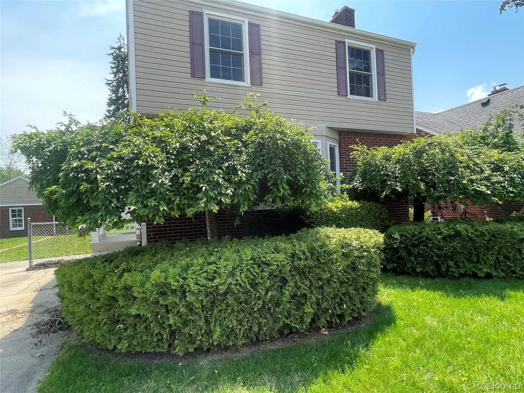 13203 Chestnut Street Southgate City MI 48195