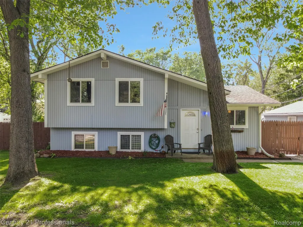 9664 Listeria Street Commerce Charter Township MI 48382