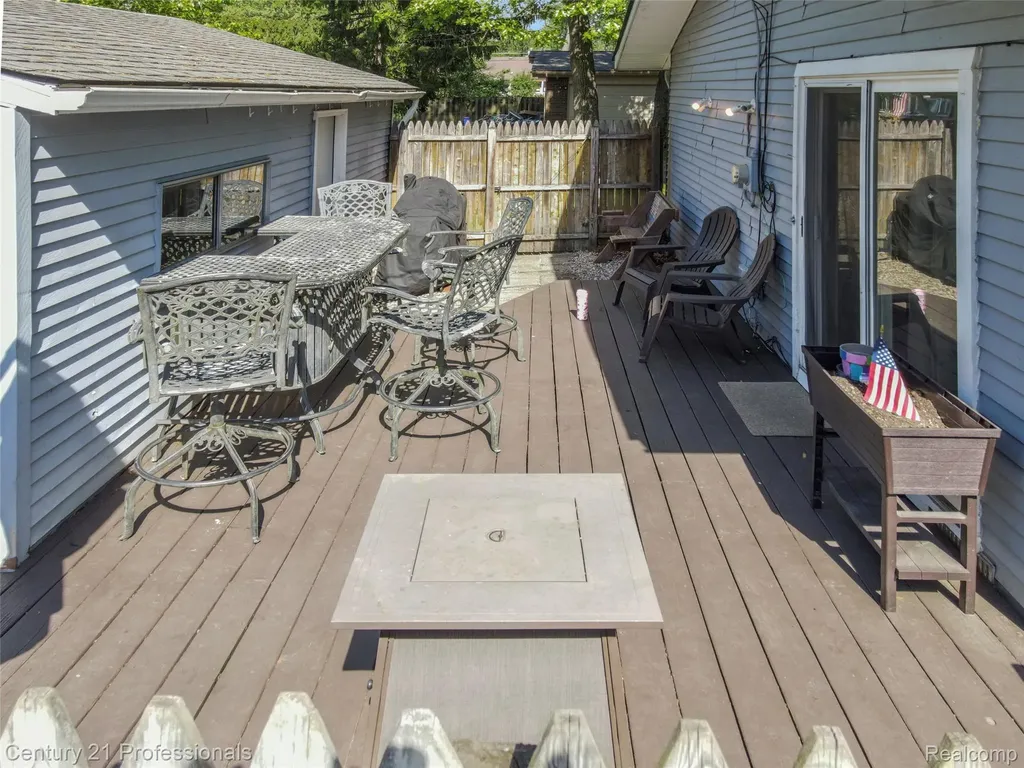 9664 Listeria Street Commerce Charter Township MI 48382
