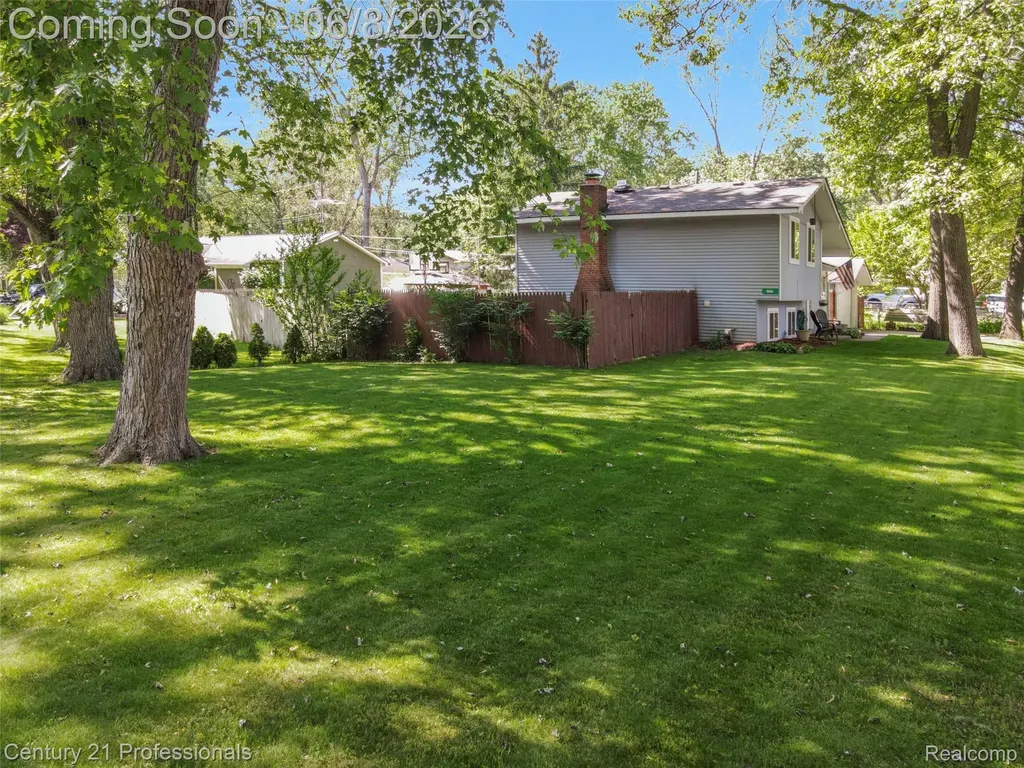 9664 Listeria Street Commerce Charter Township MI 48382