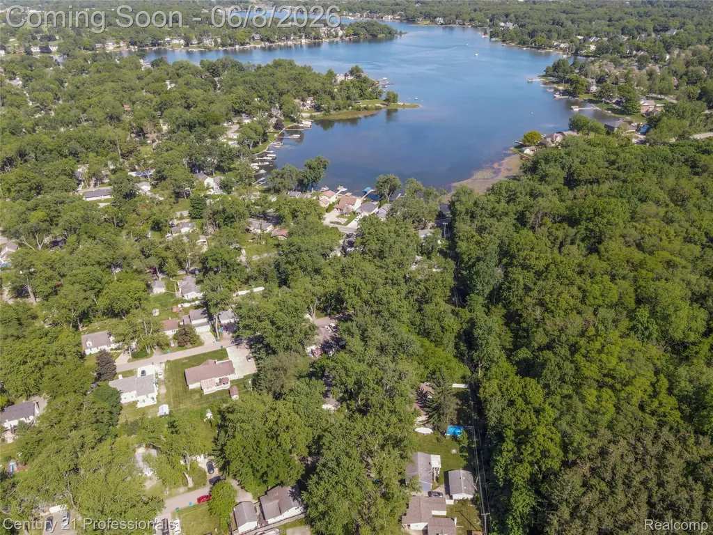 9664 Listeria Street Commerce Charter Township MI 48382