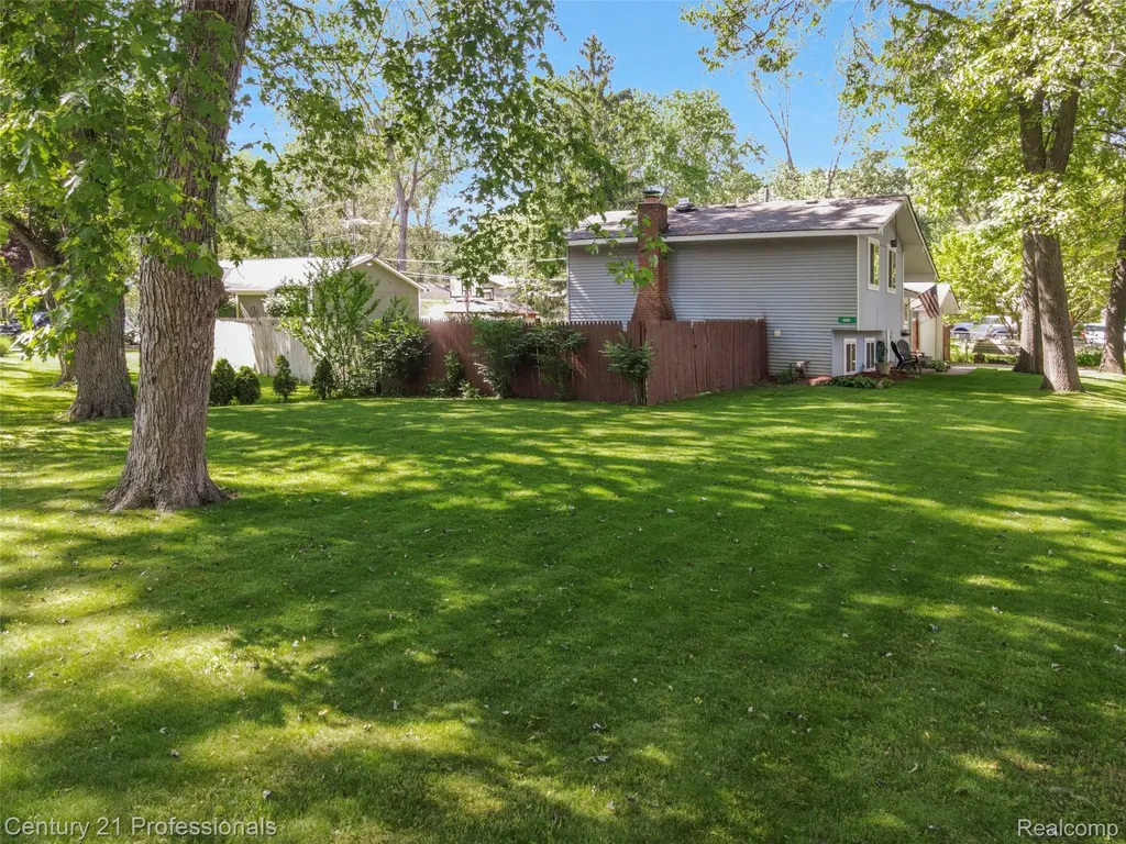 9664 Listeria Street Commerce Charter Township MI 48382