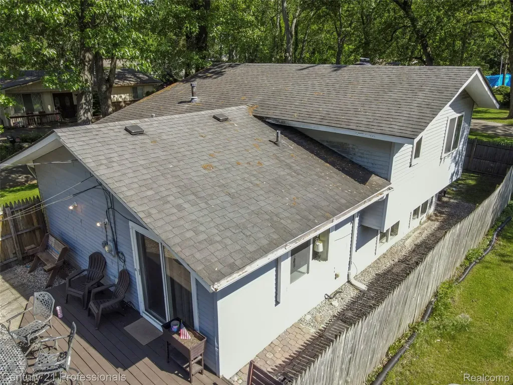 9664 Listeria Street Commerce Charter Township MI 48382