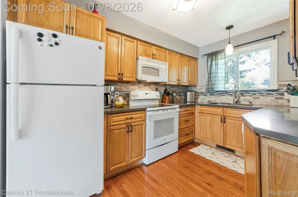 9664 Listeria Street Commerce Charter Township MI 48382