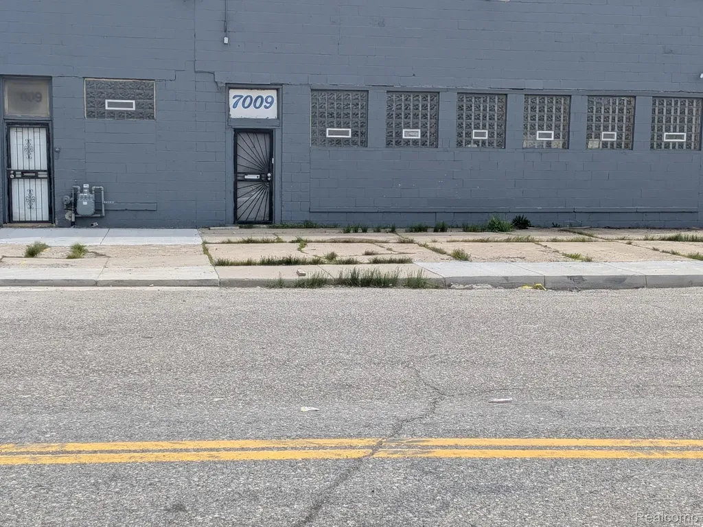 7009 W Chicago Detroit City MI 48204