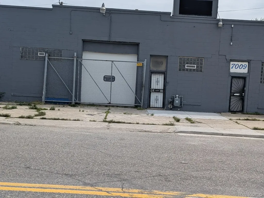 7009 W Chicago Detroit City MI 48204