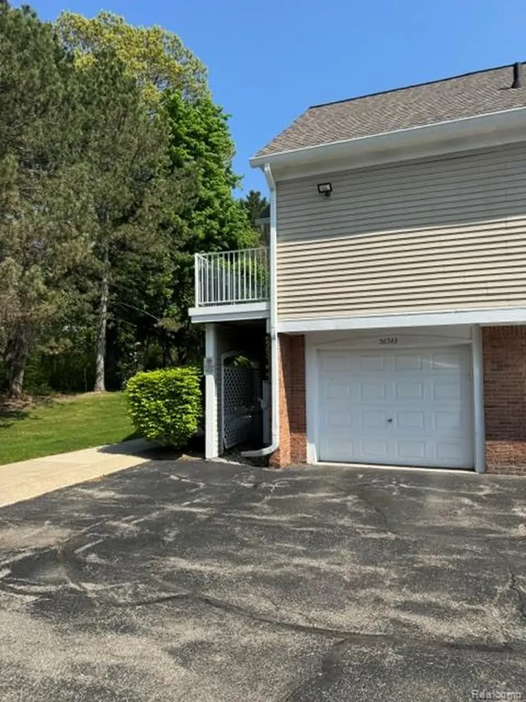 56543 Scotland Boulevard Shelby Charter Township MI 48316