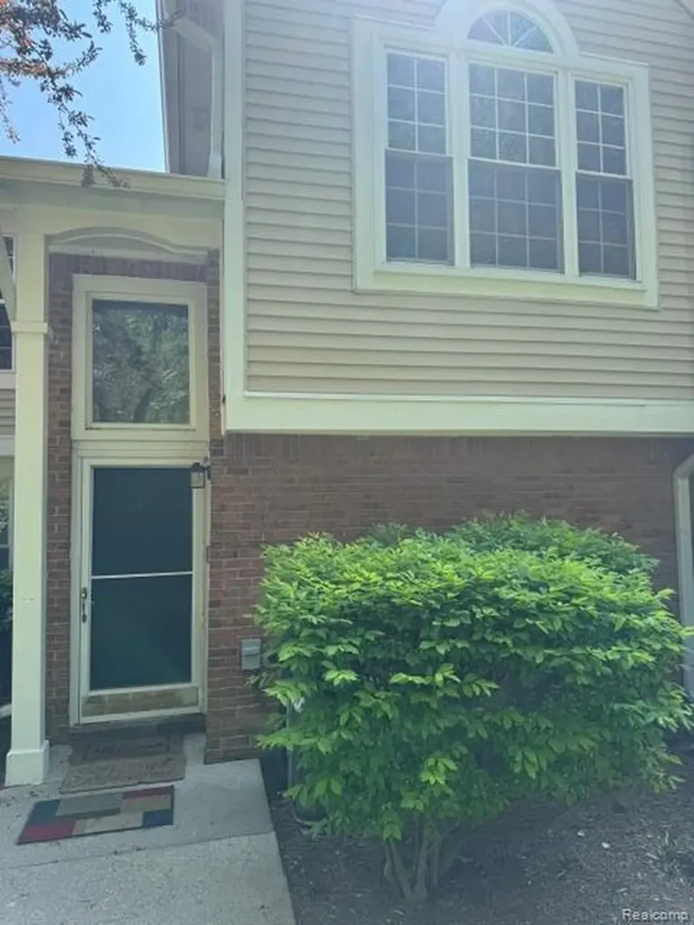 56543 Scotland Boulevard Shelby Charter Township MI 48316