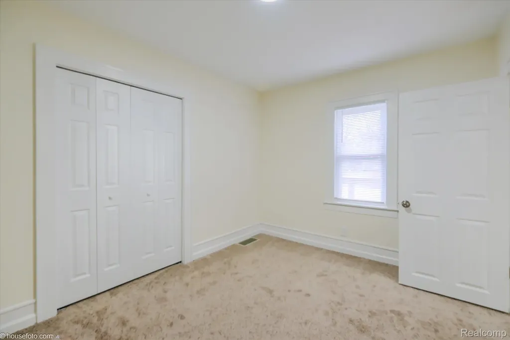 2127 Kenneth Street Burton City MI 48529