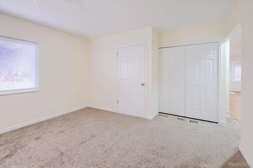2127 Kenneth Street Burton City MI 48529