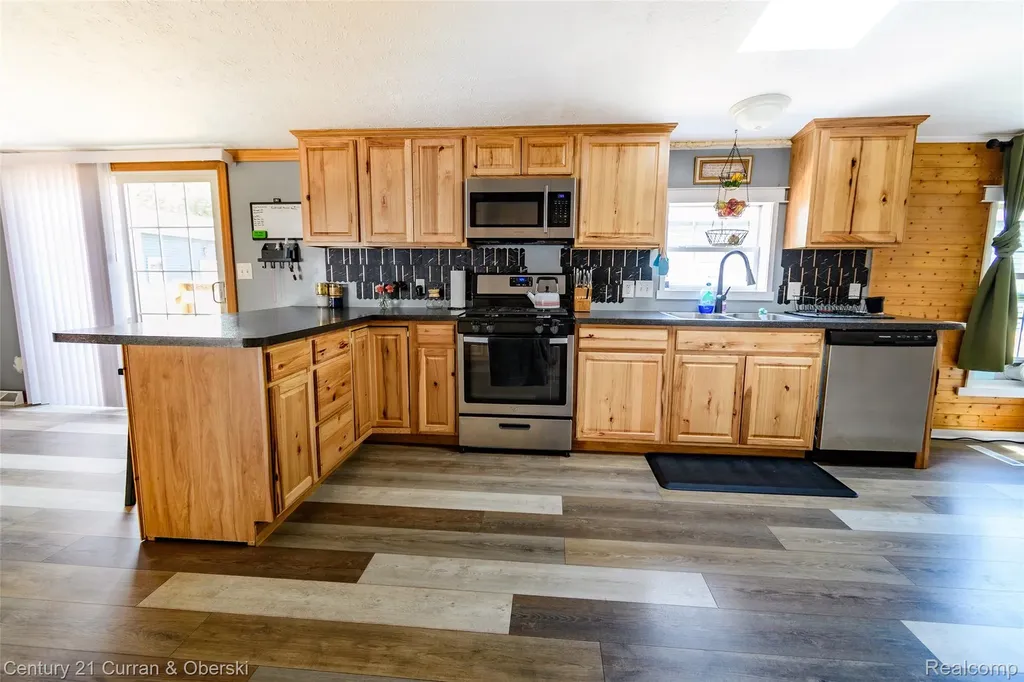 13045 Strong Boulevard South Rockwood Village MI 48179