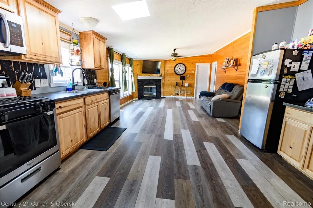 13045 Strong Boulevard South Rockwood Village MI 48179