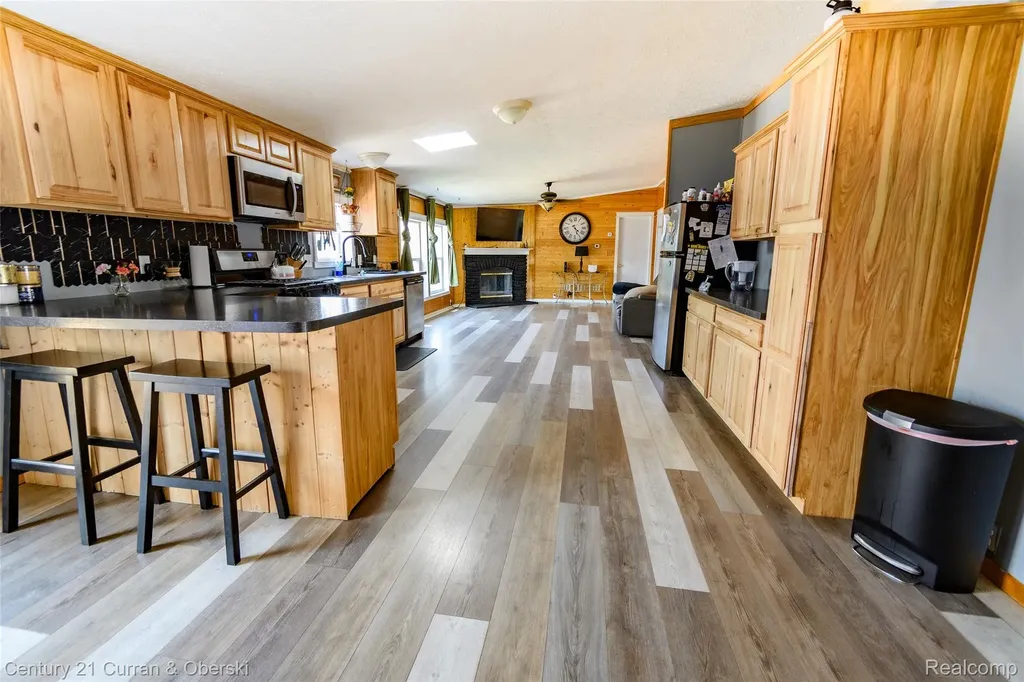 13045 Strong Boulevard South Rockwood Village MI 48179
