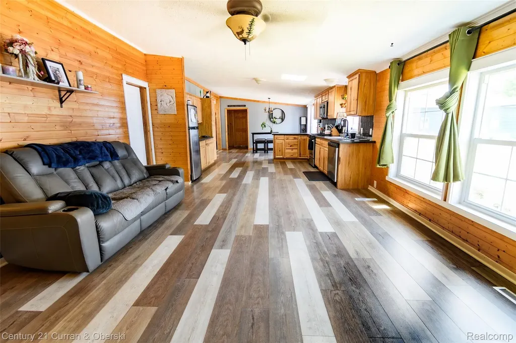 13045 Strong Boulevard South Rockwood Village MI 48179