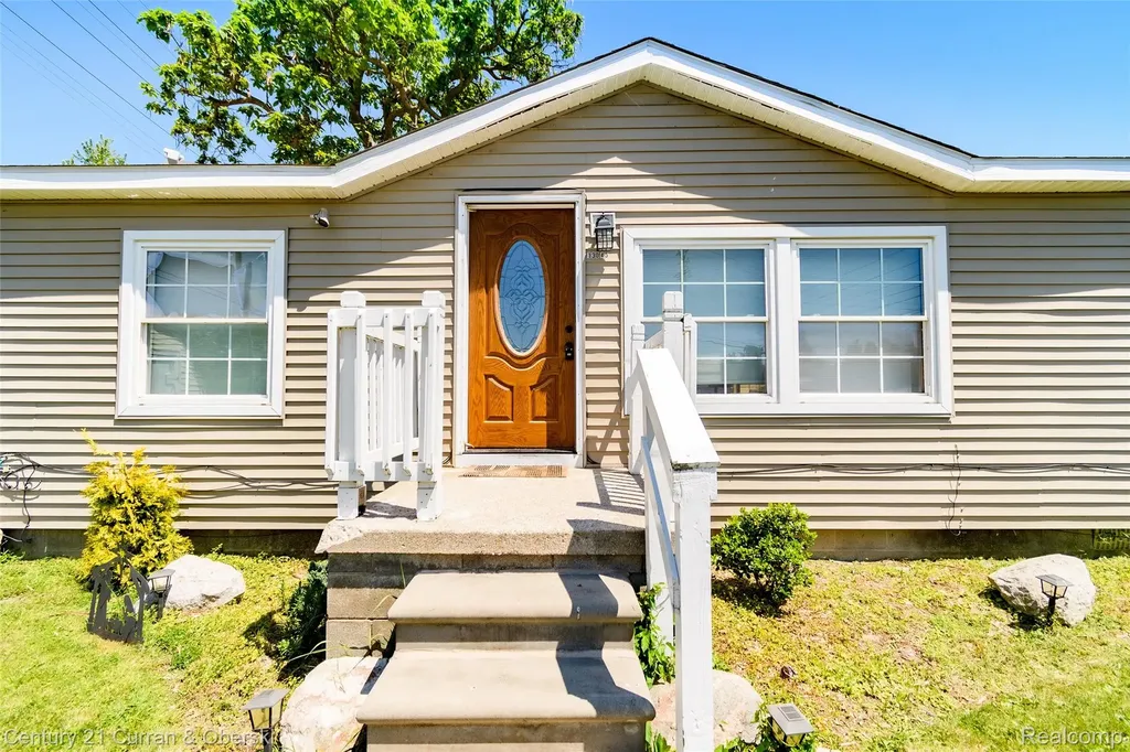 13045 Strong Boulevard South Rockwood Village MI 48179