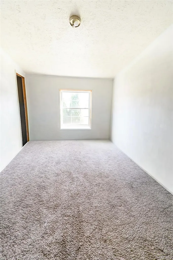 13045 Strong Boulevard South Rockwood Village MI 48179