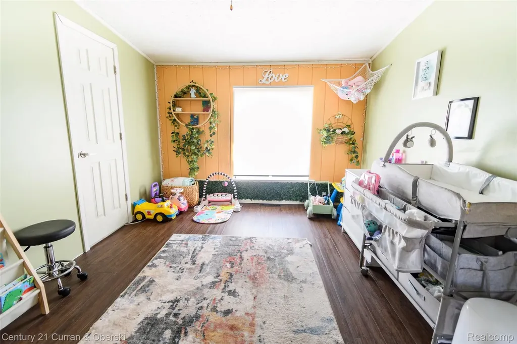 13045 Strong Boulevard South Rockwood Village MI 48179