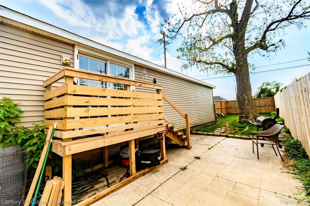 13045 Strong Boulevard South Rockwood Village MI 48179