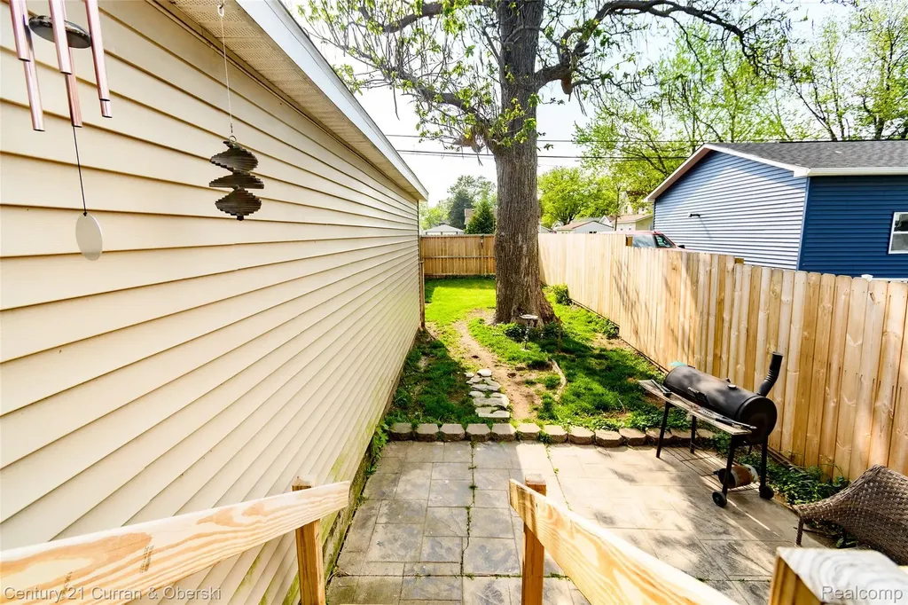 13045 Strong Boulevard South Rockwood Village MI 48179