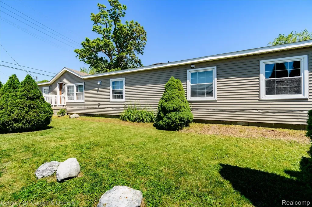 13045 Strong Boulevard South Rockwood Village MI 48179