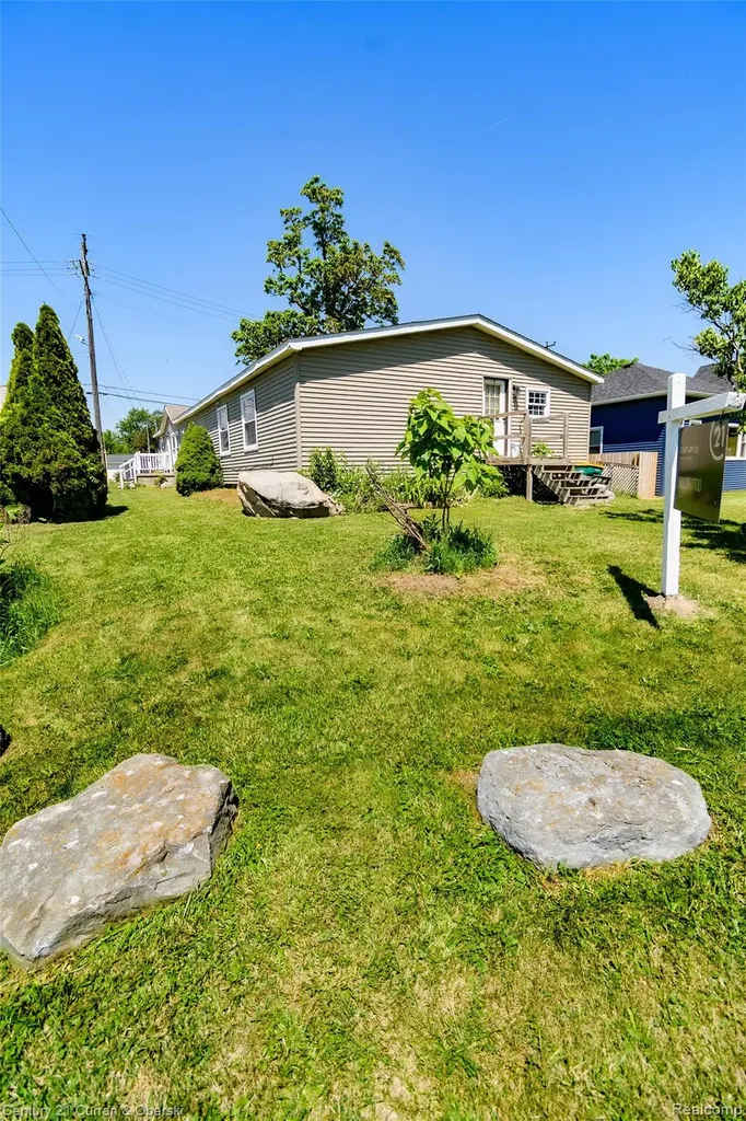 13045 Strong Boulevard South Rockwood Village MI 48179